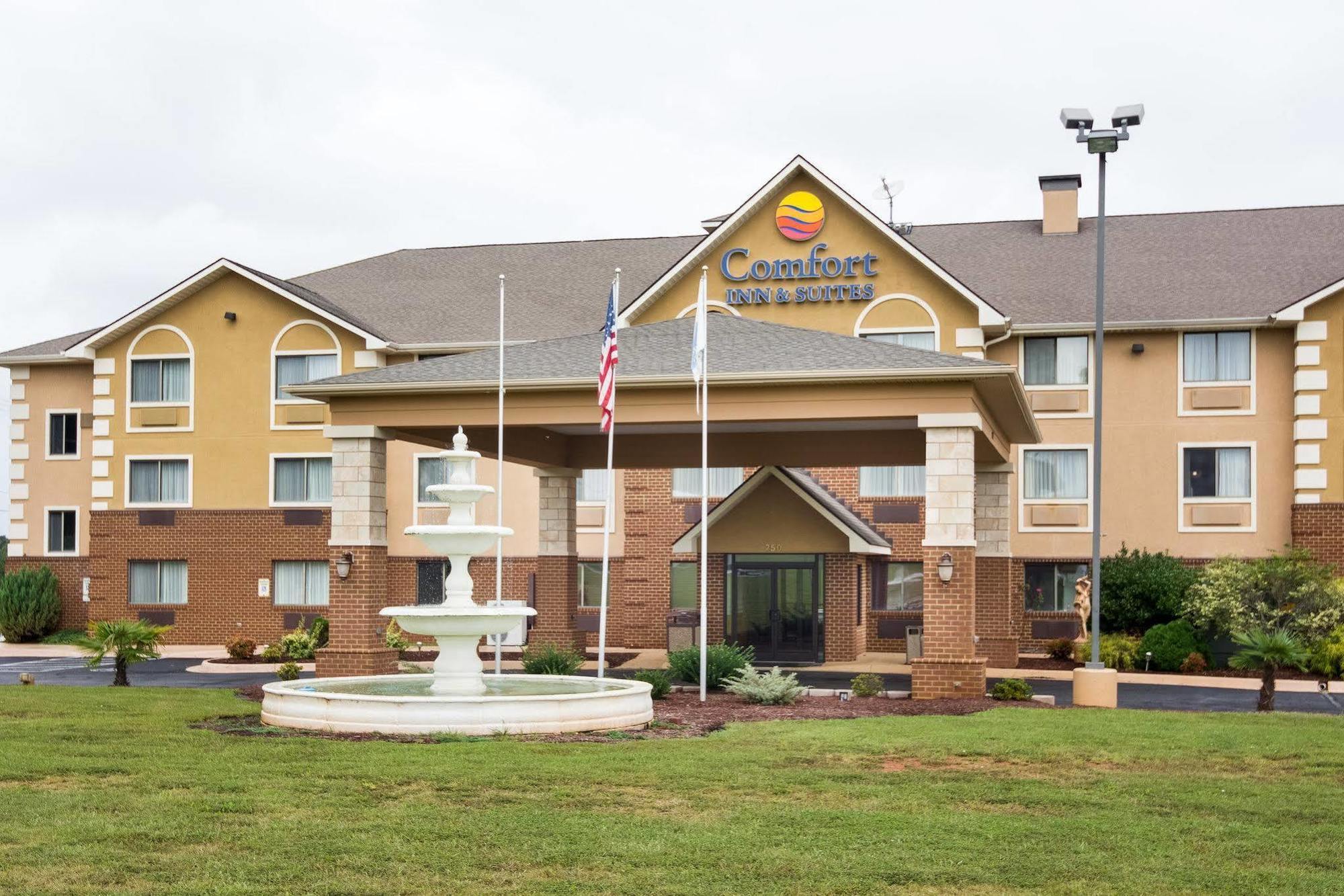 Comfort Inn & Suites South Hill I-85 Bagian luar foto
